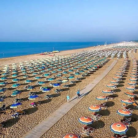 Flat With Big Terrace With Fireplace Next To Sea 3* Bibione