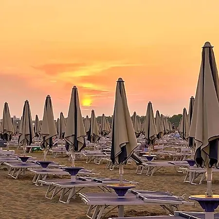 Flat With Big Terrace With Fireplace Next To Sea Hotel Bibione